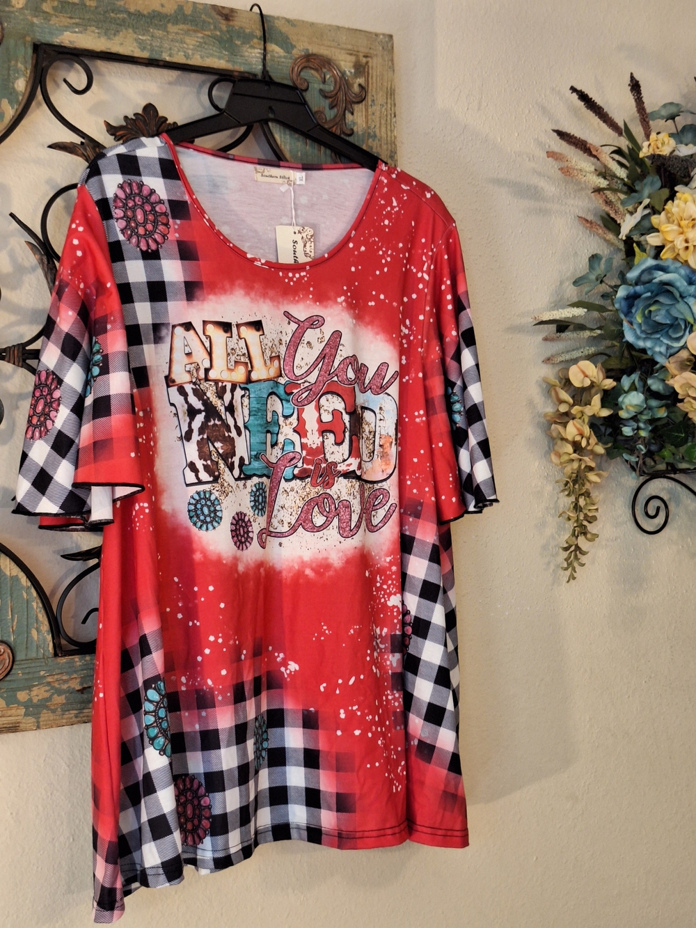Southern Stitch Women's Red 'All You Need Is Love' Short Sleeve Tee. NWT Size XL